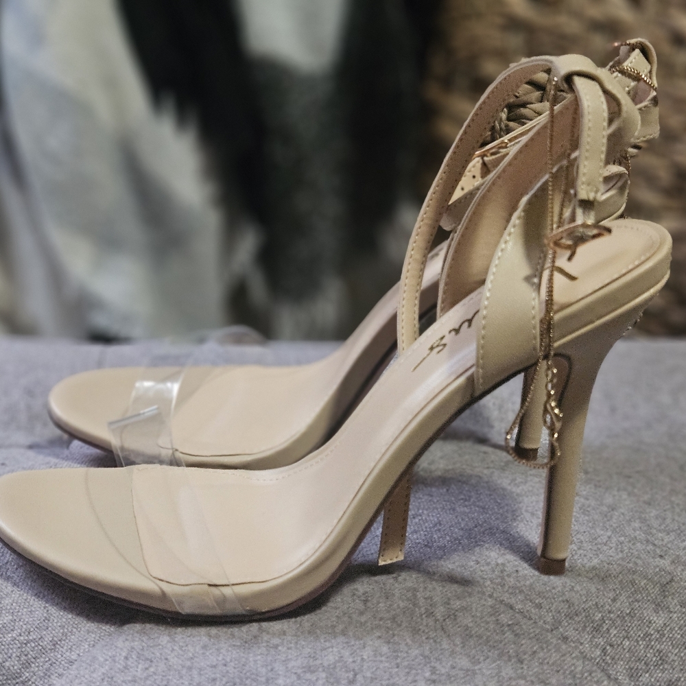 NWT Lulu's Nude Heels - Picture 2 of 7